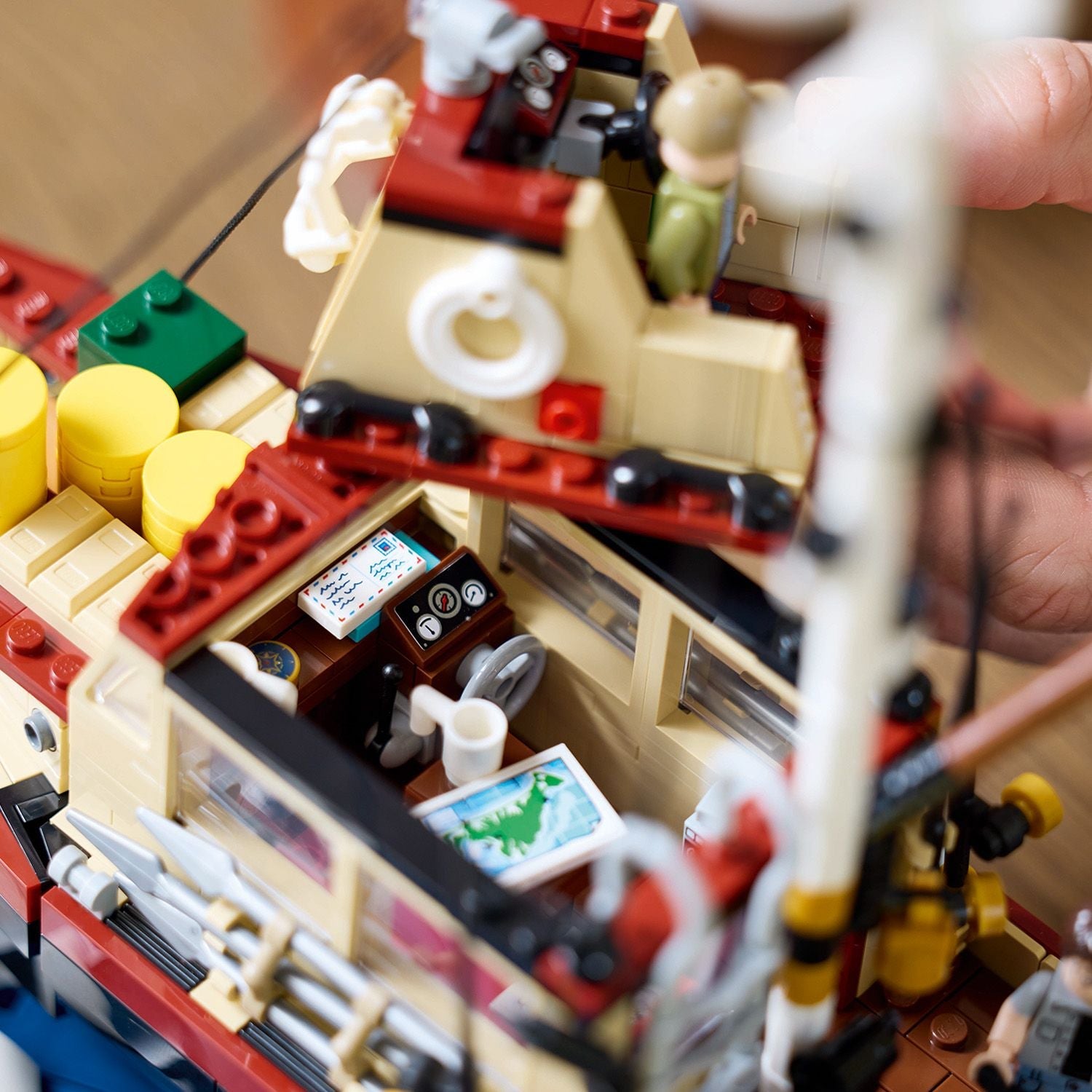 LEGO® Ideas Jaws - Bộ Lắp Ráp Mô Hình Hàm Cá Mập 21350 - Hình ảnh bổ sung 7