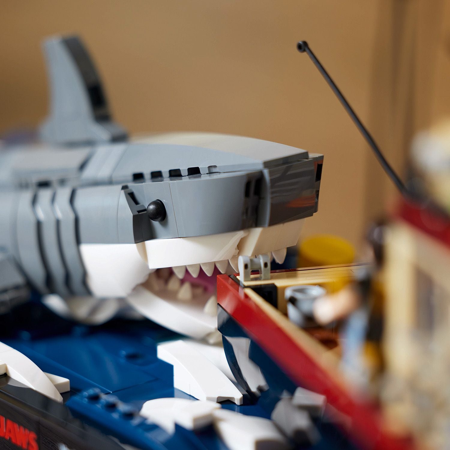 LEGO® Ideas Jaws - Bộ Lắp Ráp Mô Hình Hàm Cá Mập 21350 LEGO - ảnh 1 - Building Set