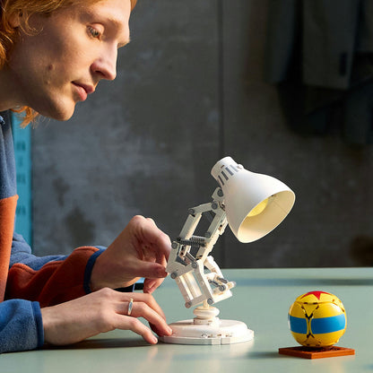 LEGO® Ideas | Disney Pixar Luxo Jr. - Mô Hình Đèn Bàn Biểu Tượng Pixar 21357 - Hình ảnh bổ sung 4