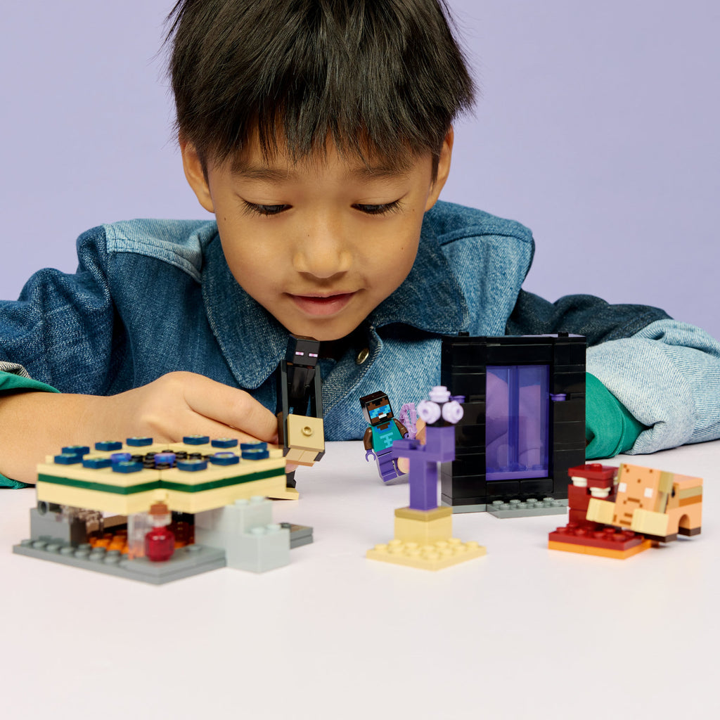 LEGO® Minecraft® Nether & End Portal Journey Đồ Chơi Lắp Ráp Cổng Địa Ngục & Cổng Kết Thúc LEGO 21584 - Góc nhìn khác 3