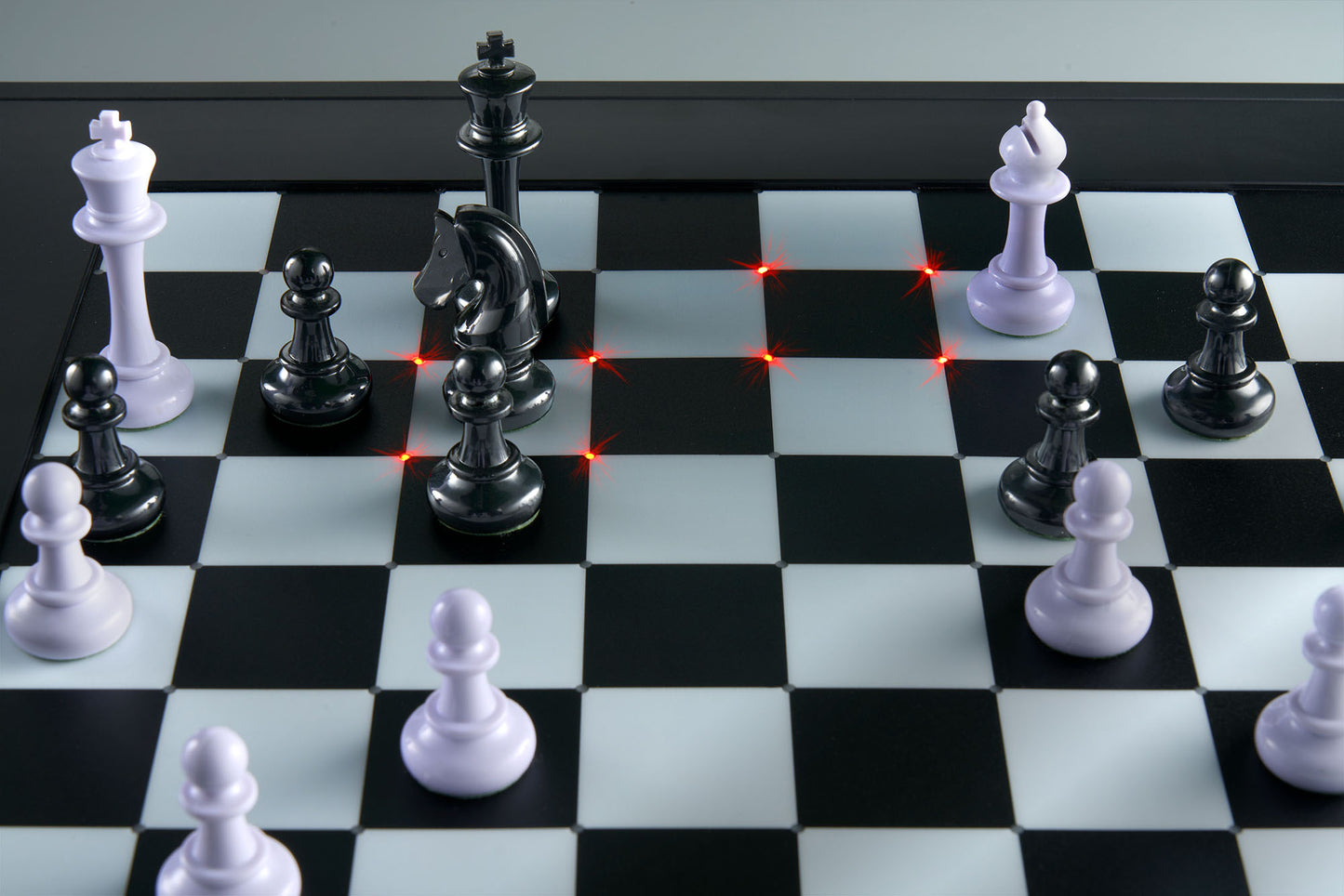 The King Competition - Máy Tính Chơi Cờ Vua Thông Minh - Millennium M831 Millennium 2000 GmbH - ảnh 1 - Chess Computer