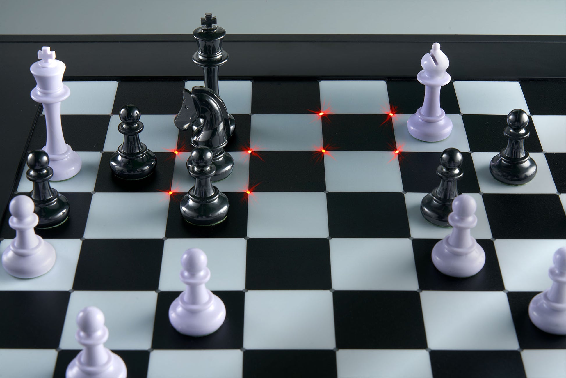 The King Competition - Máy Tính Chơi Cờ Vua Thông Minh - Millennium M831 Millennium 2000 GmbH - ảnh 1 - Chess Computer