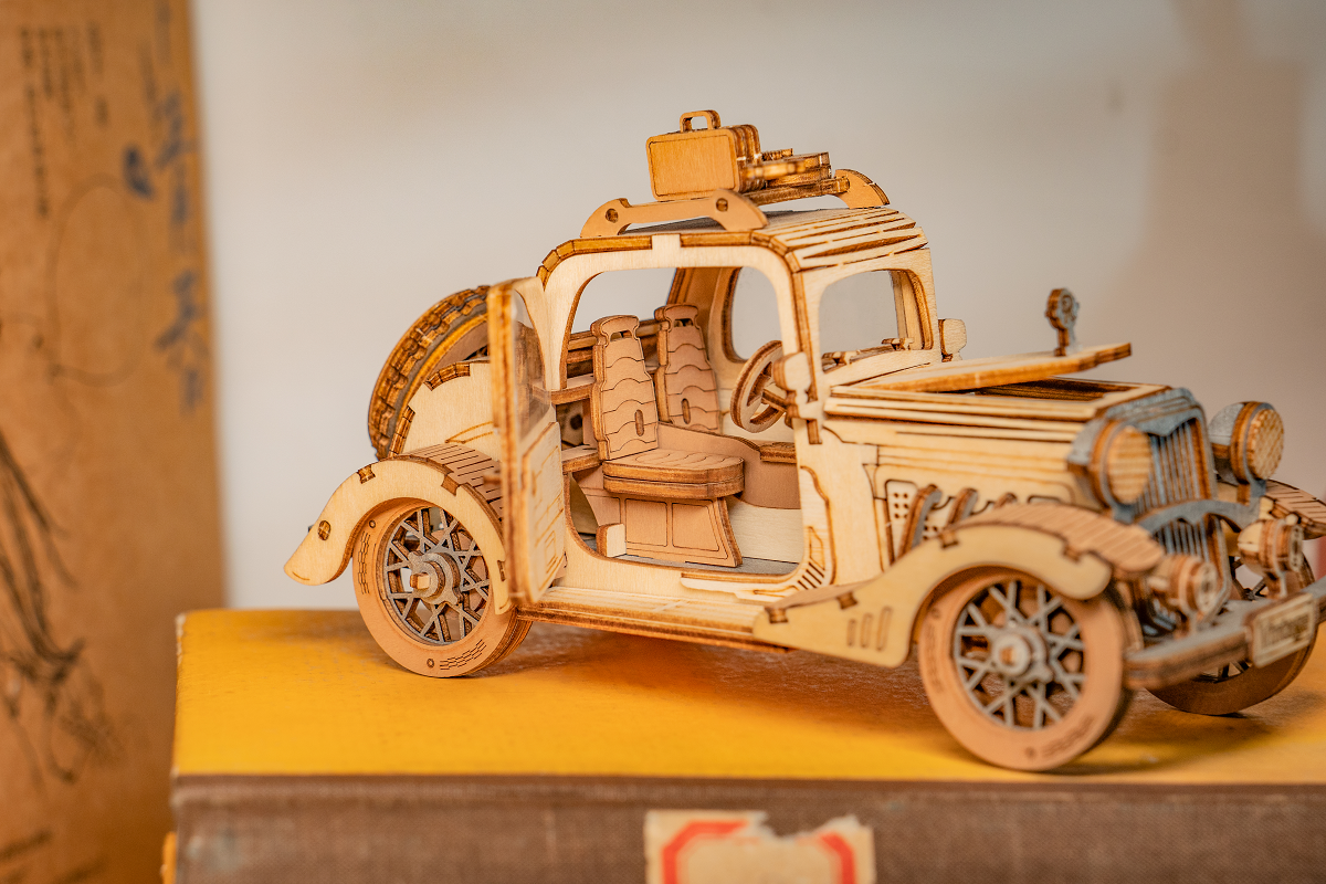 Rolife Modern 3D Wooden Puzzle - Vintage Car TG504 - Mô hình lắp ráp gỗ 3D xe hơi cổ điển - Rolife