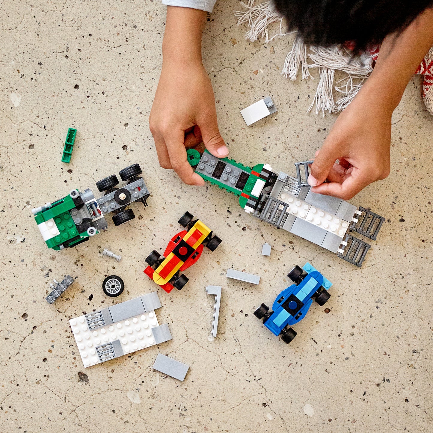 LEGO® Creator 3-in-1 Race Car Transporter - Đồ Chơi Lắp Ráp Xe Vận Chuyển Đua Xe 3 trong 1 - LEGO 31113 - Góc nhìn khác 3
