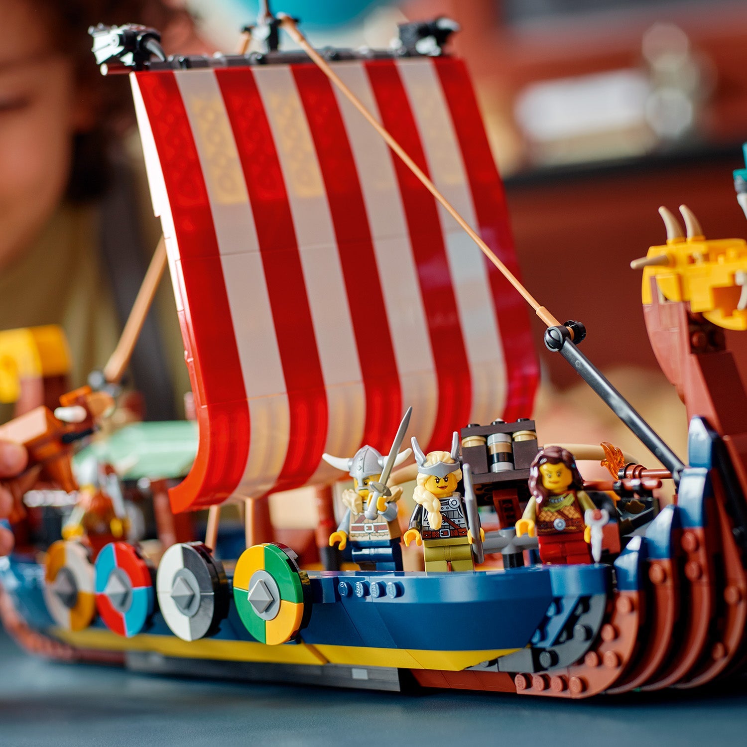 LEGO® Creator 3-in-1 Viking Ship and the Midgard Serpent - Bộ Đồ Chơi Lắp Ráp Tàu Viking (31132) - Hình ảnh bổ sung 4
