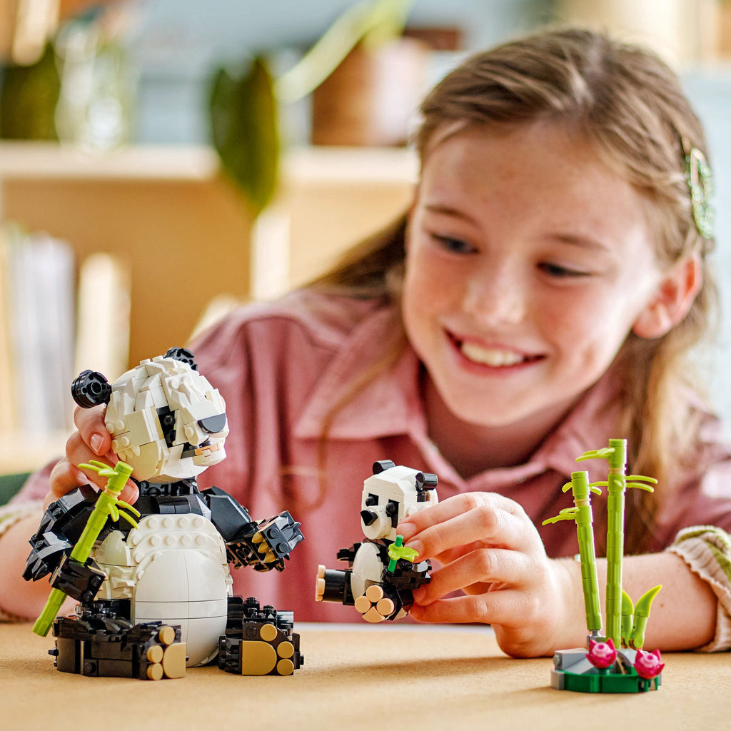 LEGO® Creator 3-in-1 Wild Animals: Panda Family - Bộ Đồ Chơi Lắp Ráp 3 Trong 1 - LEGO 31165 - Góc nhìn khác 3