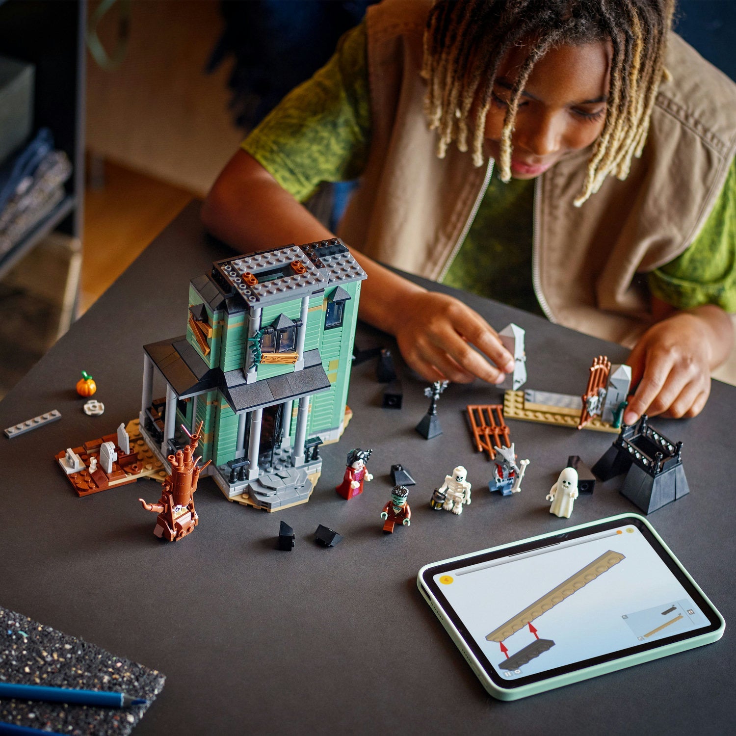 LEGO® Creator 3-in-1 Haunted Mansion - Đồ Chơi Lắp Ráp Dinh Thự Ma Ám - LEGO 31167 - Hình ảnh bổ sung 4