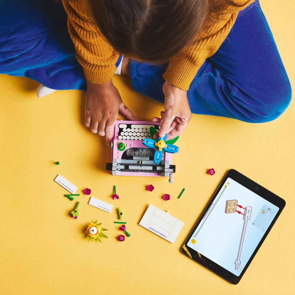LEGO® Creator 3-in-1 Typewriter with Flowers - Đồ chơi lắp ráp Máy đánh chữ và Hoa - LEGO 31169 - Hình ảnh bổ sung 7