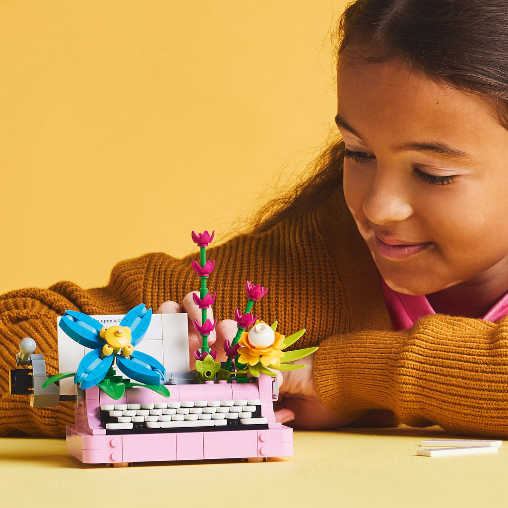 LEGO® Creator 3-in-1 Typewriter with Flowers - Đồ chơi lắp ráp Máy đánh chữ và Hoa - LEGO 31169 - Góc nhìn khác 3
