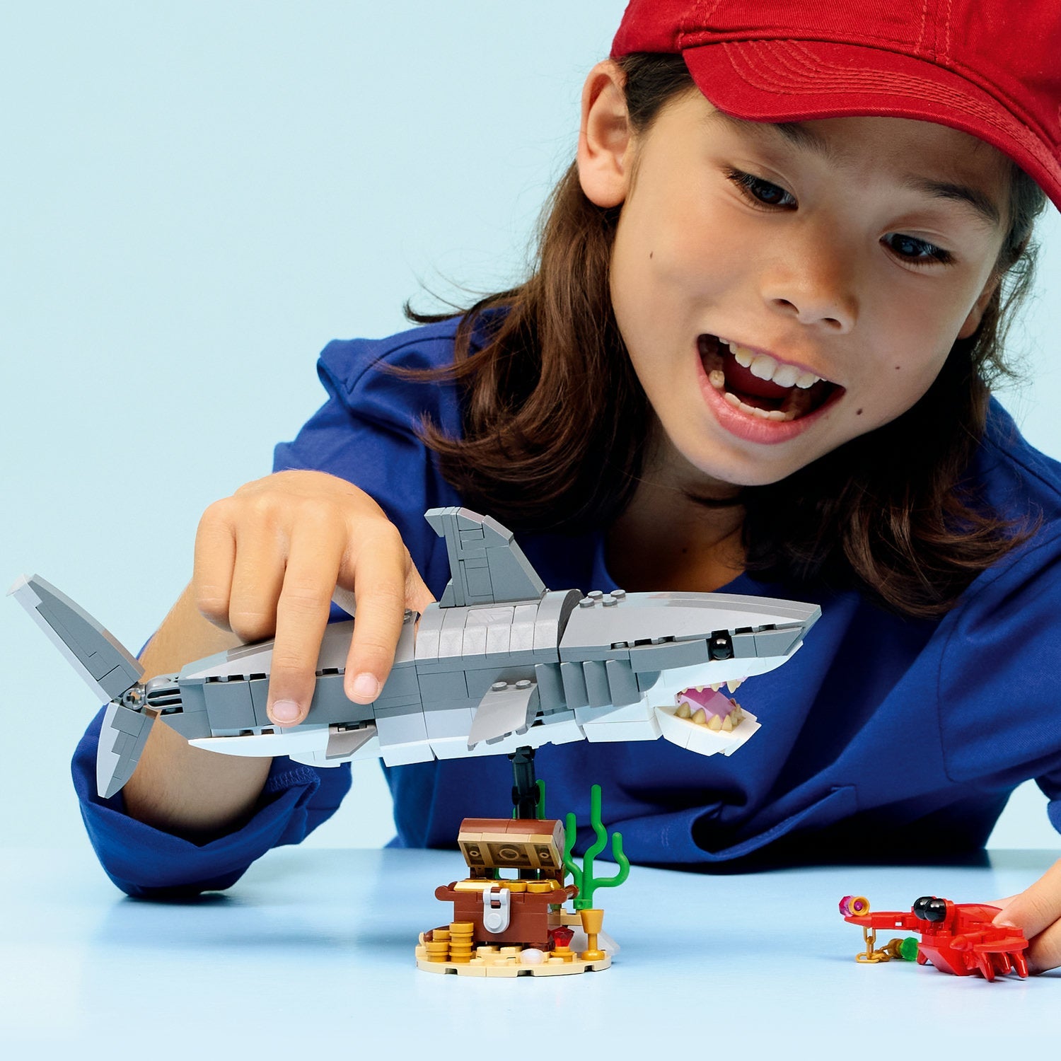 LEGO® Creator 3 in 1 Fierce Shark with a Treasure Chest - Bộ Lắp Ráp Cá Mập 3 Trong 1 - LEGO 31381 - Góc nhìn khác 3