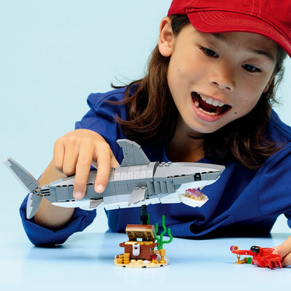 LEGO® Creator 3 in 1 Fierce Shark with a Treasure Chest - Bộ Lắp Ráp Cá Mập 3 Trong 1 - LEGO 31381 - Góc nhìn khác 3