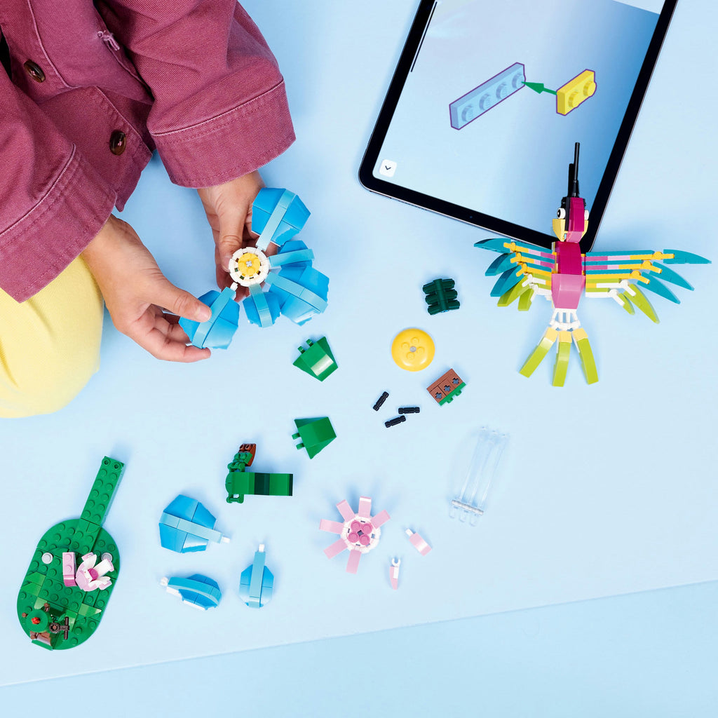 LEGO® Creator 3-in-1 Wild Animals: Colourful Hummingbird - Đồ chơi lắp ráp 3 trong 1 Động vật Hoang dã - LEGO 31384 LEGO