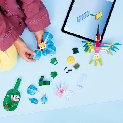 LEGO® Creator 3-in-1 Wild Animals: Colourful Hummingbird - Đồ chơi lắp ráp 3 trong 1 Động vật Hoang dã - LEGO 31384 LEGO