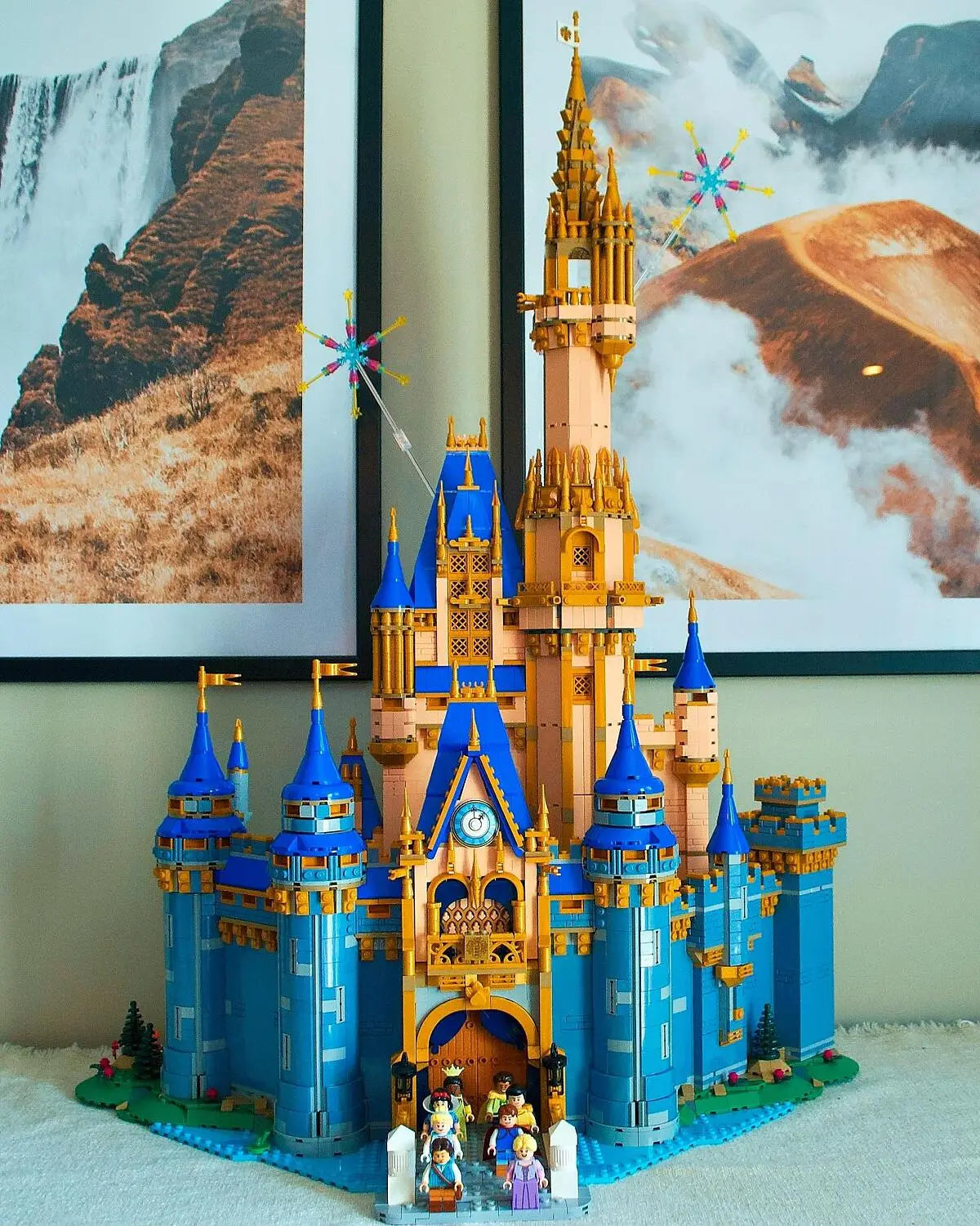 LEGO® Disney™: Disney Castle - Mô hình Lâu Đài Disney Kỷ Niệm 100 Năm - LEGO 43222 - Hình ảnh chi tiết 2