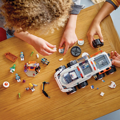 LEGO® City Command Rover and Crane Loader - Xe Rover Chỉ Huy và Cần Cẩu Thám Hiểm Không Gian - LEGO 60432 - Góc nhìn khác 3
