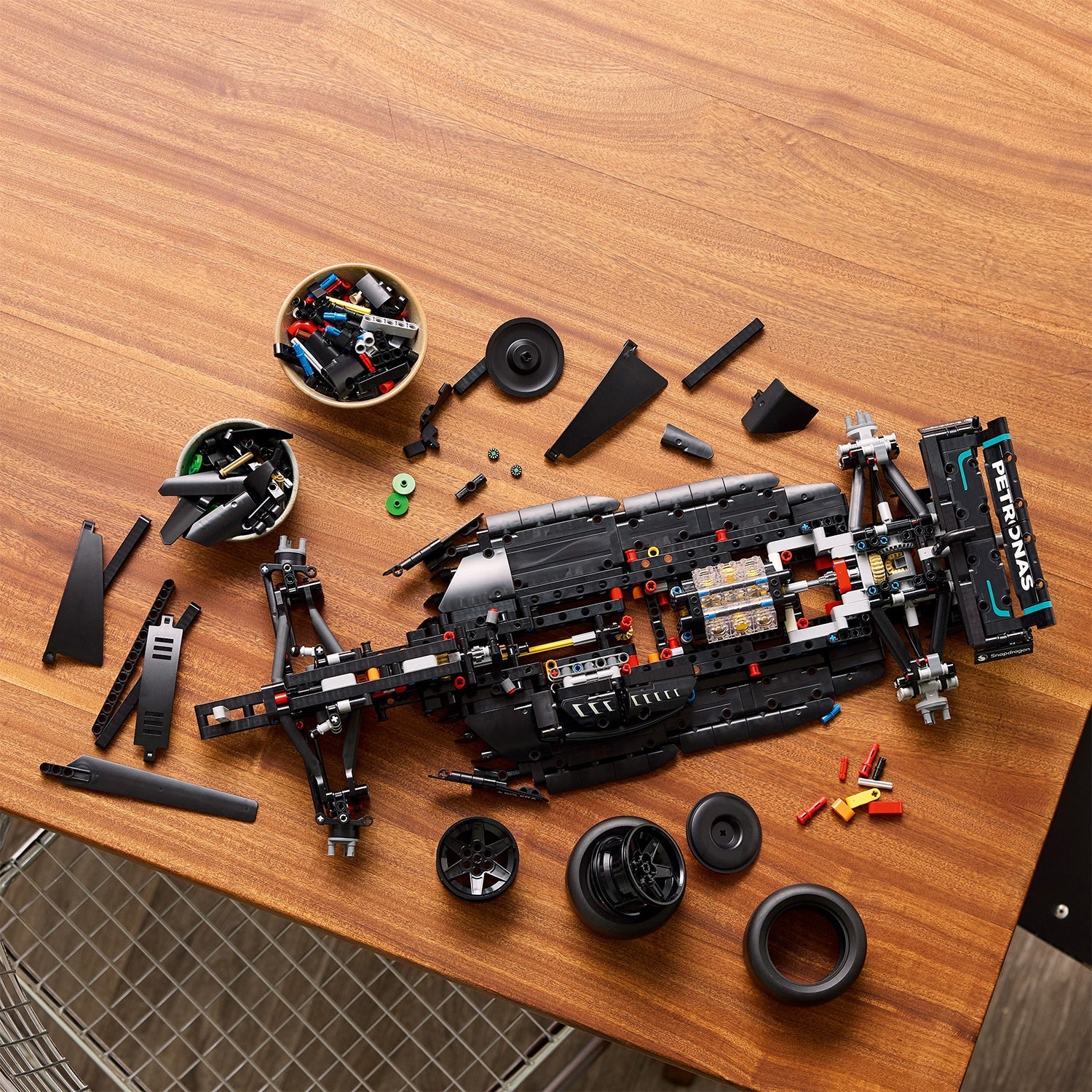 LEGO® Technic™ Mercedes-AMG F1 W14 E Performance - Mô Hình Xe Đua F1 2023 - LEGO 42171 - Góc nhìn khác 3