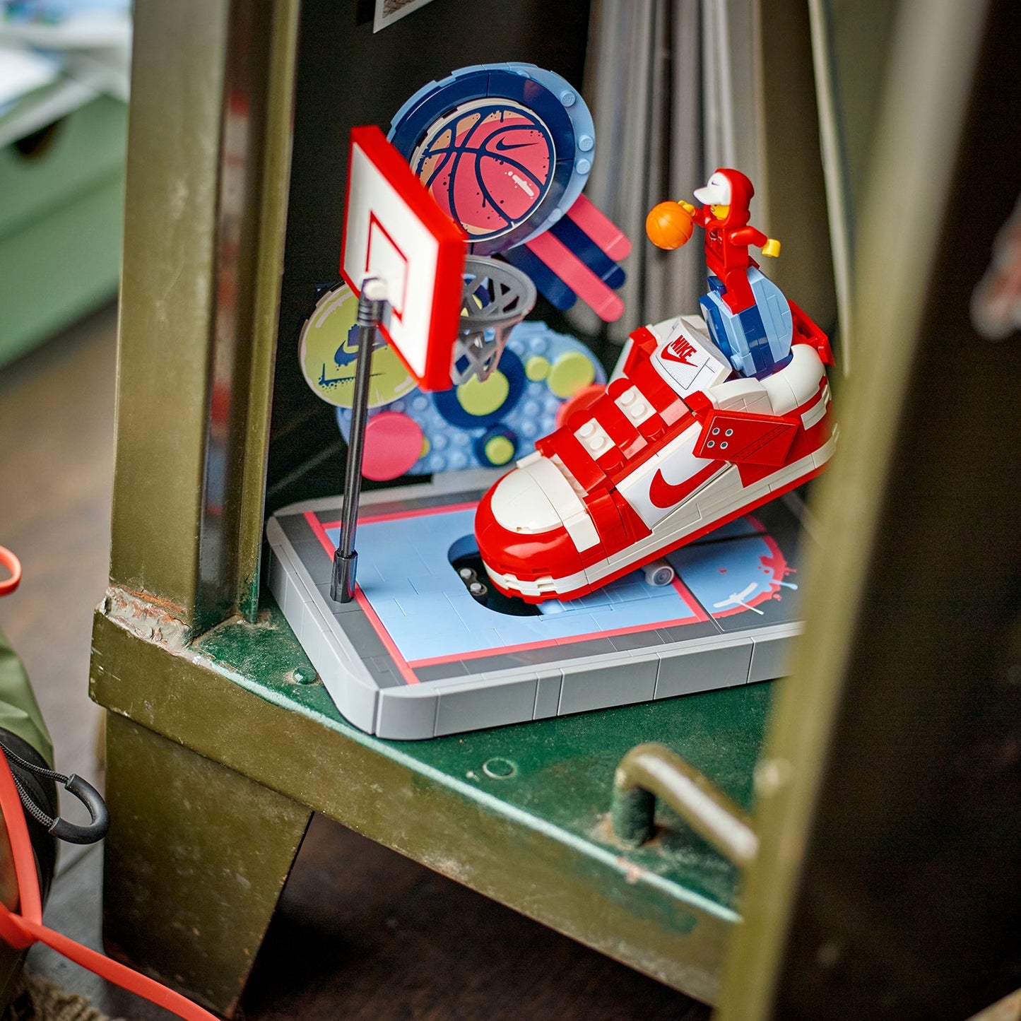 LEGO® Nike Dunk Trickshot - Bộ Lắp Ráp Giày Nike Dunk & Sân Bóng Rổ - LEGO 43021 - Hình ảnh bổ sung 6