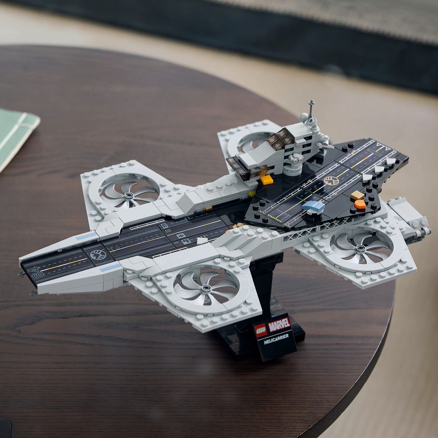 LEGO® Marvel The Avengers Helicarrier - Mô hình Phi cơ Biệt đội Siêu anh hùng Marvel (76295) - Góc nhìn khác 3