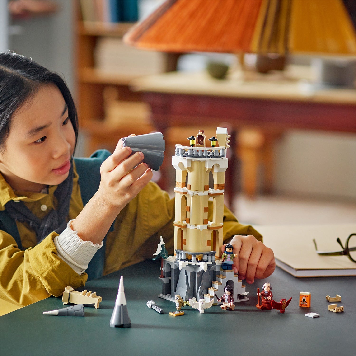 LEGO® Harry Potter™ Hogwarts™ Castle Owlery - Đồ Chơi Lắp Ráp Tháp Cú Hogwarts 76430 - Góc nhìn khác 3