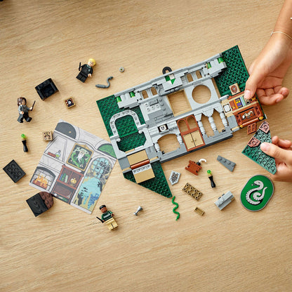 LEGO® Harry Potter™ Slytherin™ House Banner - Bộ Lắp Ráp Biểu Ngữ Nhà Slytherin - LEGO 76410 - Góc nhìn khác 3