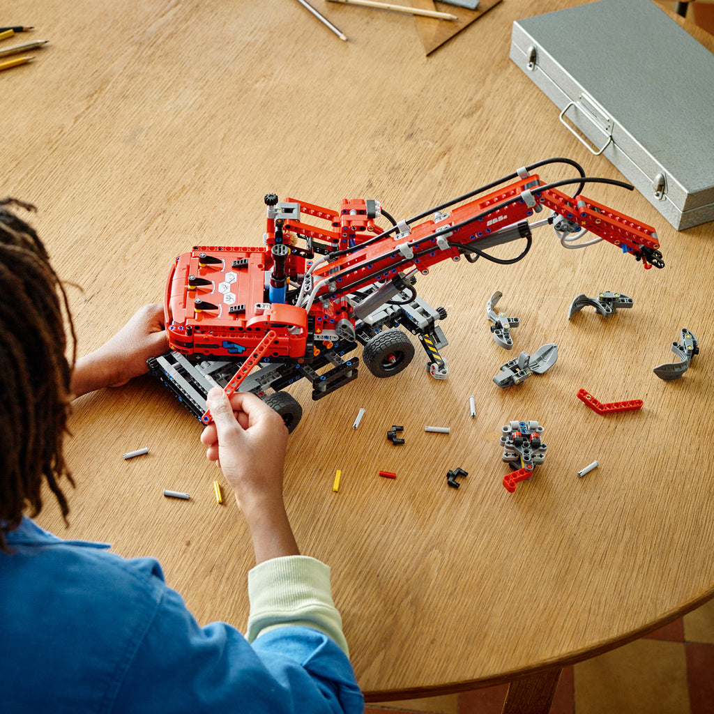 LEGO® Technic™ Material Handler - Xe Xử Lý Vật Liệu - LEGO 42144 - Hình ảnh bổ sung 4