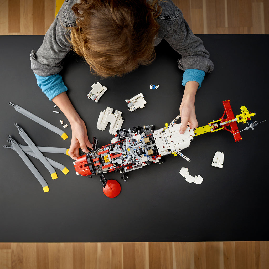 LEGO® Technic™ Airbus H175 Rescue Helicopter - Mô hình Trực Thăng Cứu Hộ - LEGO 42145 - Hình ảnh bổ sung 4