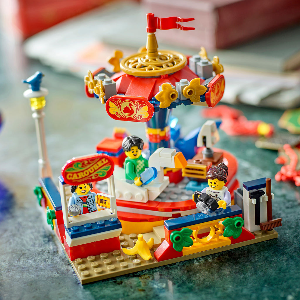 LEGO® Carousel Ride - Đồ Chơi Lắp Ráp Vòng Quay Ngựa Gỗ LEGO 40714 - Góc nhìn khác 3