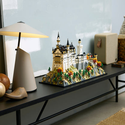 LEGO® Architecture Neuschwanstein Castle - Bộ Lắp Ráp Lâu Đài Đức 21063 - LEGO Architecture - Góc nhìn khác 3