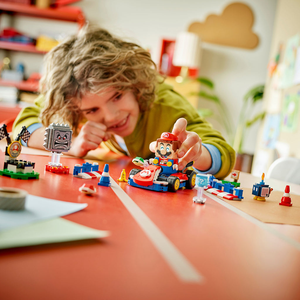 LEGO® Super Mario™: Mario Kart™ – Interactive LEGO® Mario™ & Standard Kart - Đồ Chơi Lắp Ráp Xe Đua Tương Tác LEGO 72043 - Góc nhìn khác 3