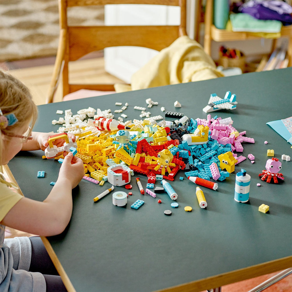 LEGO® Classic Creative Color Fun Bộ Đồ Chơi Lắp Ráp Sáng Tạo 1500 Chi Tiết (11032) - Góc nhìn khác 3
