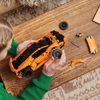 LEGO® Technic™ Lamborghini Huracán Tecnica Orange - Mô Hình Lắp Ráp Siêu Xe LEGO 42196 - Góc nhìn khác 3