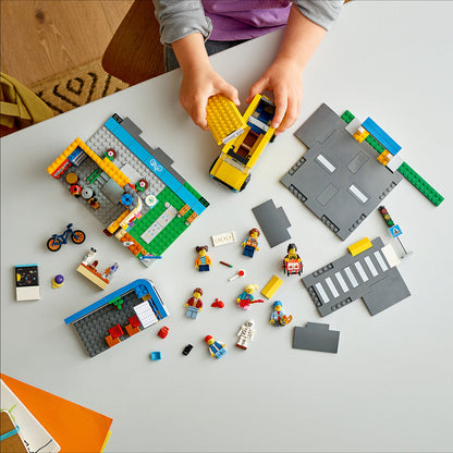 LEGO® City School Day - Bộ Đồ Chơi Lắp Ráp Trường Học 60329 - LEGO City - Góc nhìn khác 3