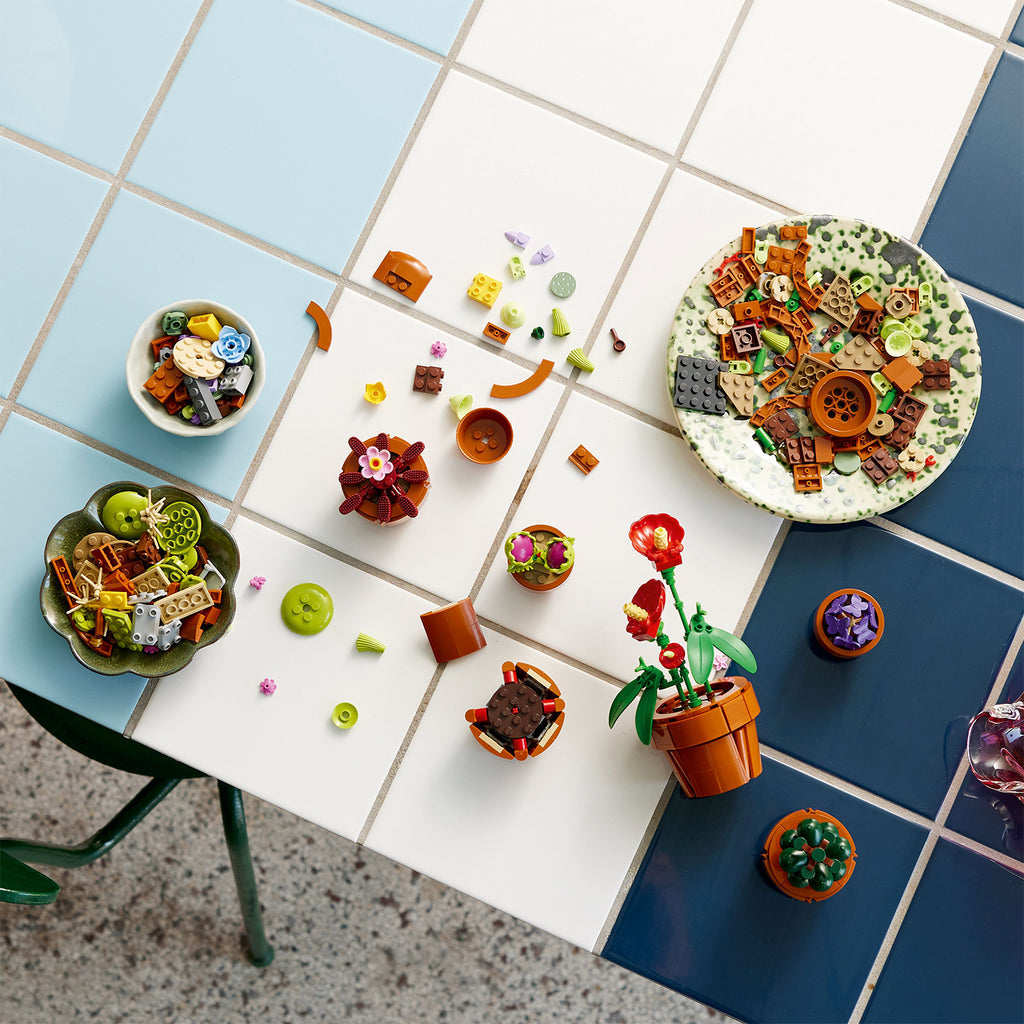 LEGO® ICONS™ Tiny Plants - Bộ Lắp Ráp Chậu Cây Cảnh Mini - LEGO 10329 - Góc nhìn khác 3