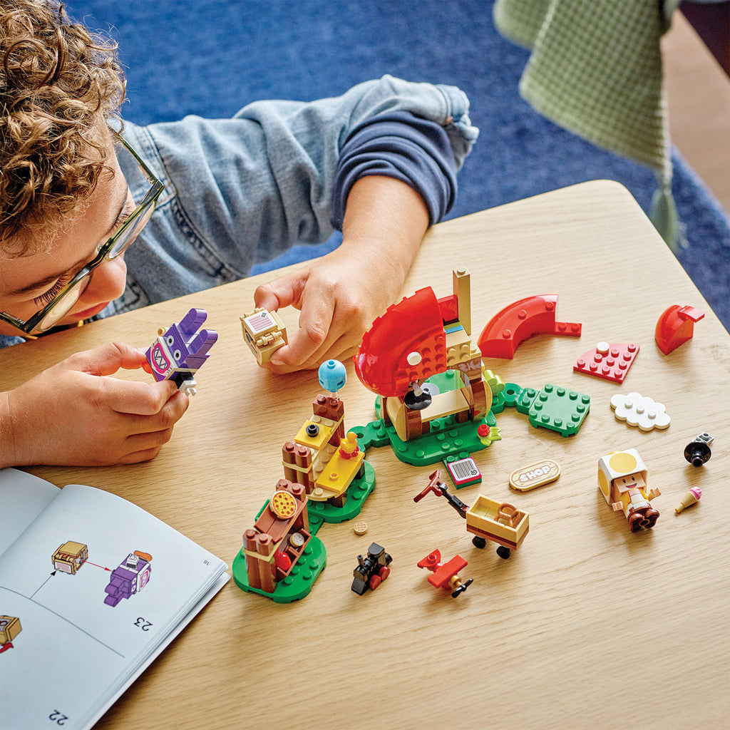 LEGO® Super Mario™ Nabbit at Toad’s Shop Expansion Set - Bộ Đồ Chơi Lắp Ráp Mở Rộng LEGO 71429 - Góc nhìn khác 3