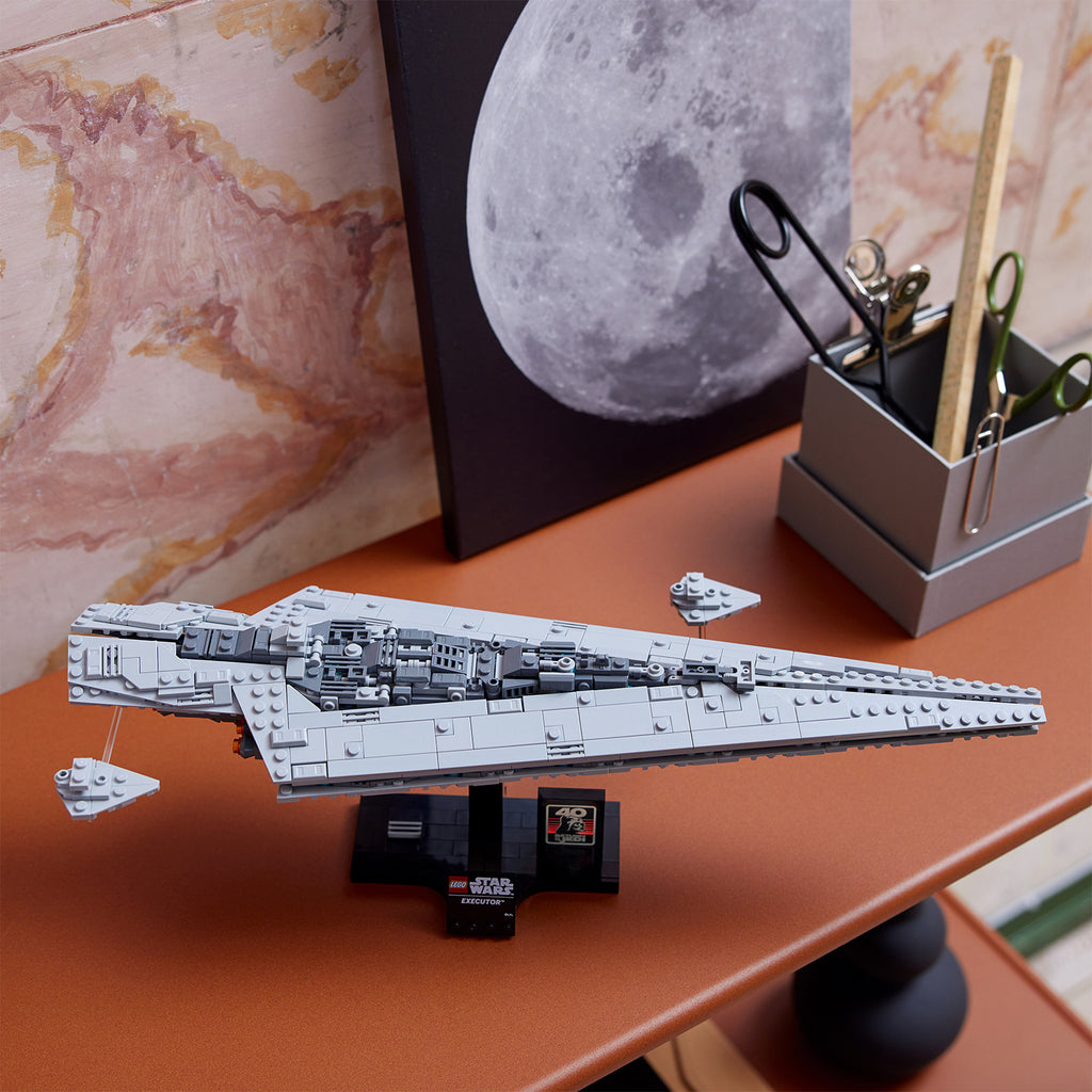 LEGO® Star Wars™ Executor Super Star Destroyer™ - Mô Hình Lắp Ráp Chiến Hạm Đế Chế 75356 - Góc nhìn khác 3