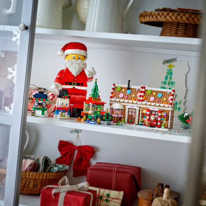 LEGO® Up-Scaled Santa Minifigure - Mô Hình Ông Già Noel Phóng Đại - LEGO 40820 - Góc nhìn khác 3