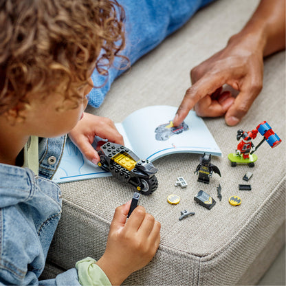 LEGO® DC Batman™ versus Harley Quinn™ - Đồ Chơi Lắp Ráp Siêu Anh Hùng LEGO 76220 - Góc nhìn khác 3