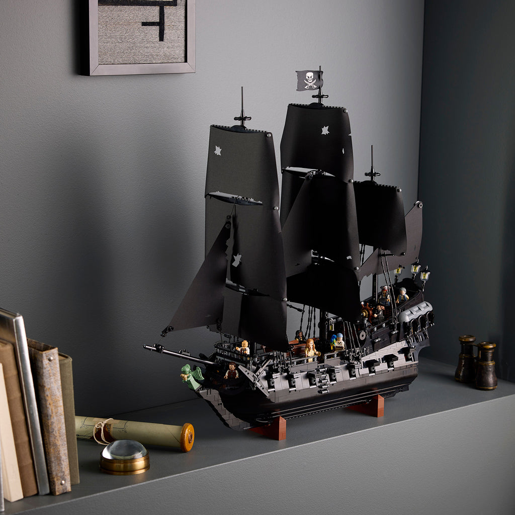 LEGO® ICONS™ Captain Jack Sparrow’s Pirate Ship - Mô hình Tàu Cướp Biển Ngọc Trai Đen - LEGO 10365 - Góc nhìn khác 3