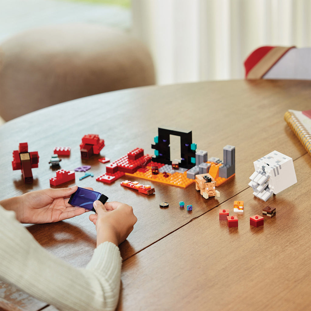 LEGO® Minecraft® The Nether Portal Ambush - Đồ Chơi Lắp Ráp Cổng Nether (21255) - Góc nhìn khác 3