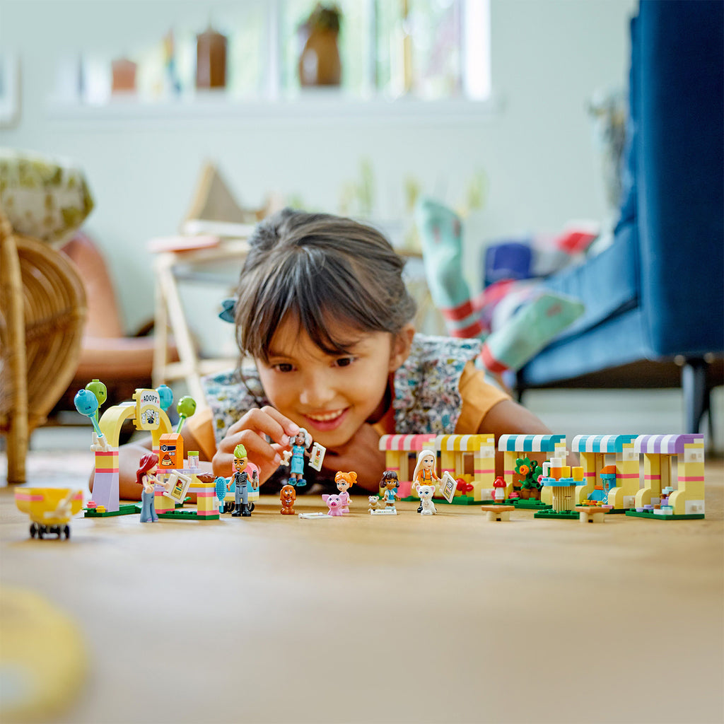 LEGO® Friends™ Pet Adoption Day - Đồ chơi lắp ráp Ngày hội Nhận nuôi Thú cưng (42615) - LEGO Friends - Hình ảnh bổ sung 4