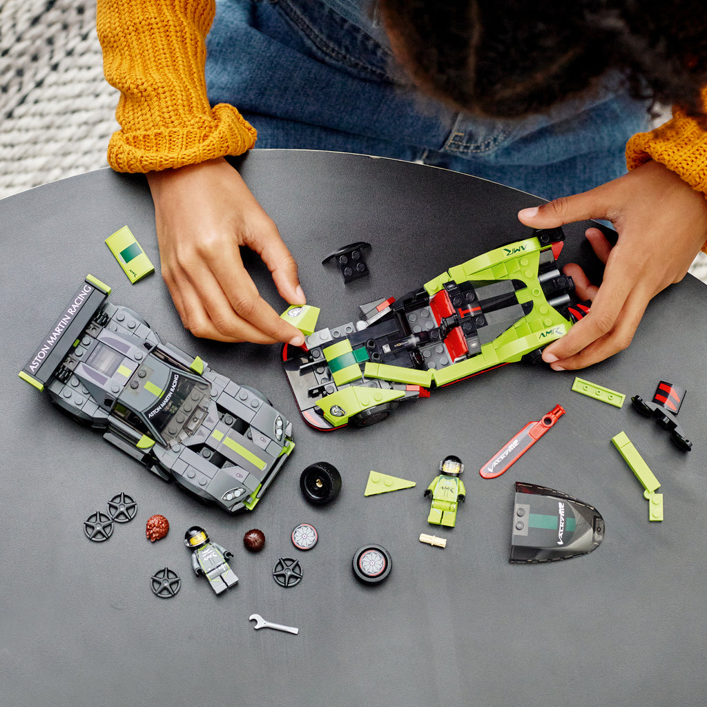 LEGO® Speed Champions Aston Martin Valkyrie AMR Pro and Aston Martin Vantage GT3 - Bộ đồ chơi lắp ráp siêu xe đua LEGO 76910 - Góc nhìn khác 3