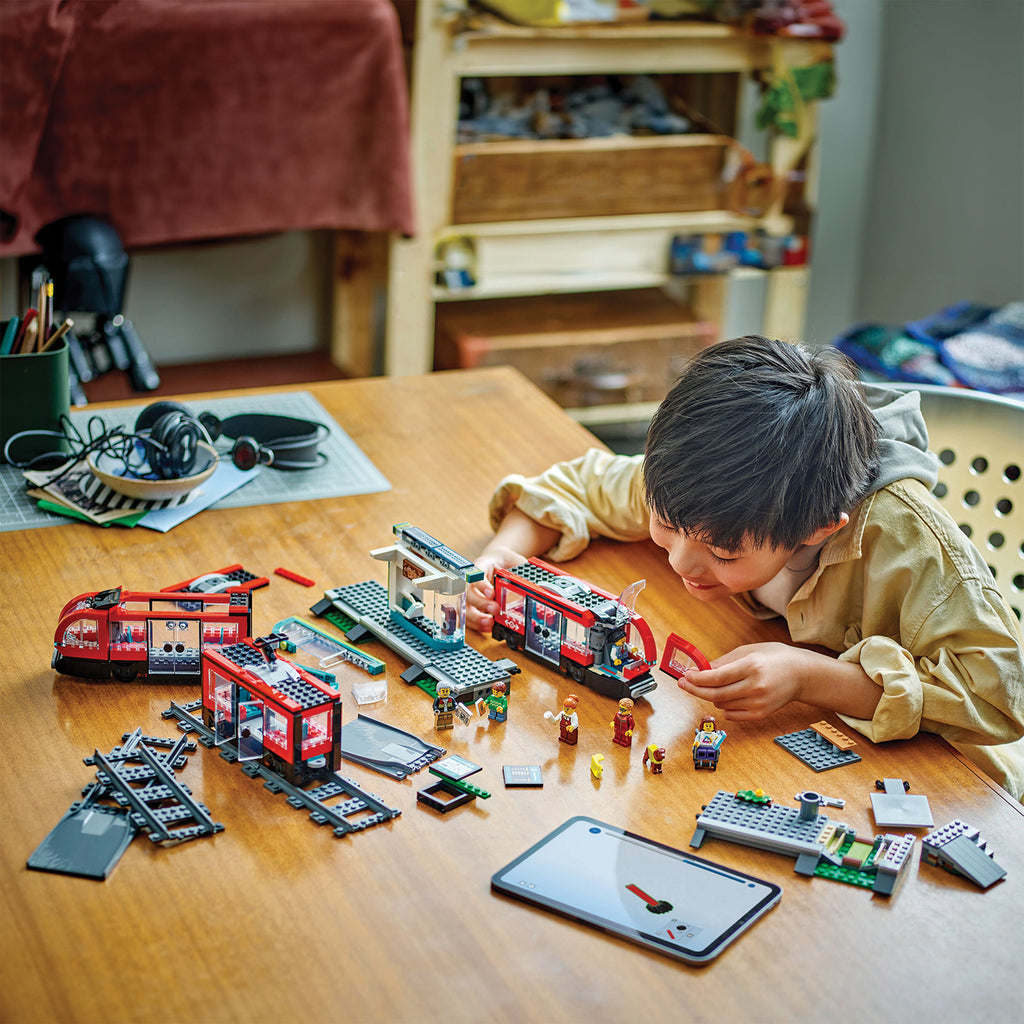 LEGO® City Downtown Tram and Station - Xe Điện Và Nhà Ga Trung Tâm - LEGO 60423 - Hình ảnh bổ sung 5