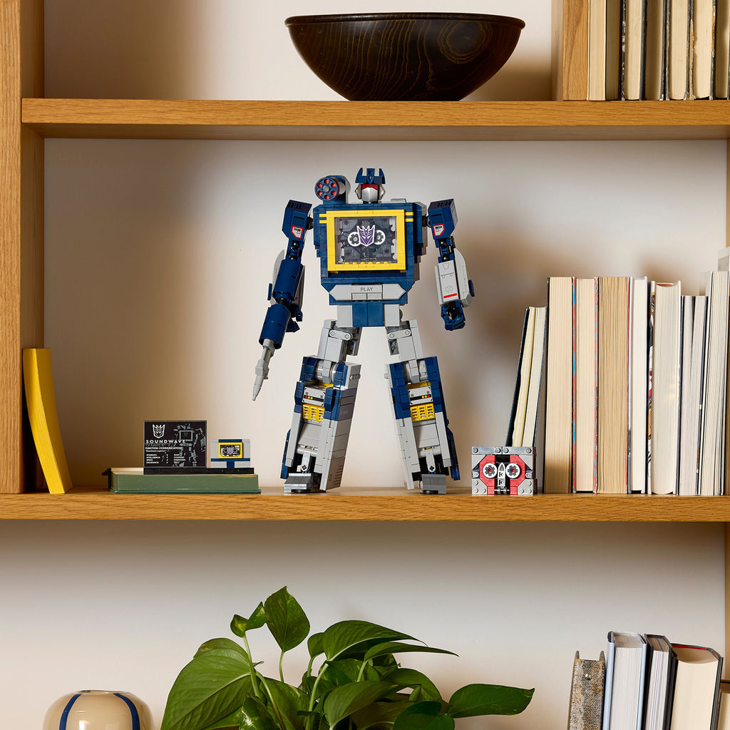 LEGO® ICONS™ Transformers: Soundwave - Mô Hình Robot Biến Hình Decepticon 10358 LEGO - ảnh 1 - LEGO Icons