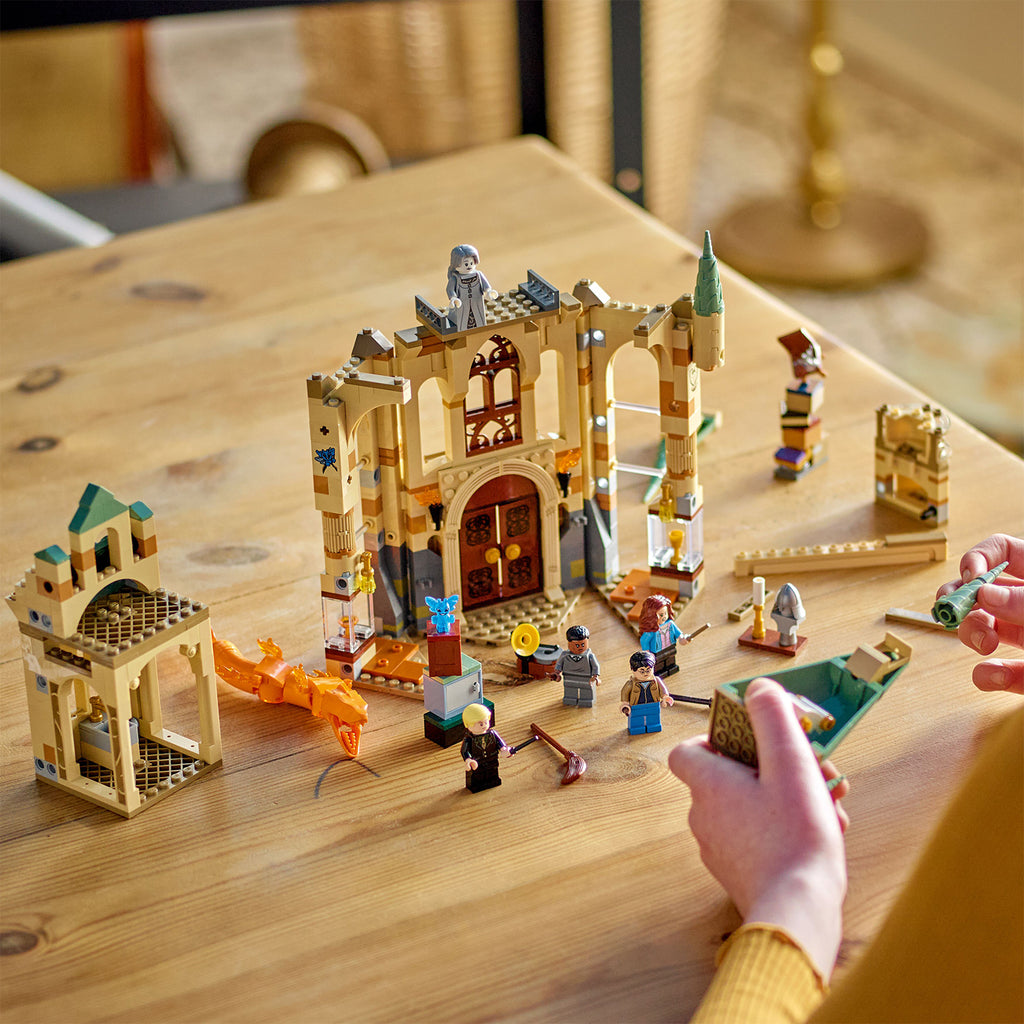 LEGO® Harry Potter™ Hogwarts™: Room of Requirement Bộ Đồ Chơi Lắp Ráp Phòng Yêu Cầu LEGO 76413 - Góc nhìn khác 3