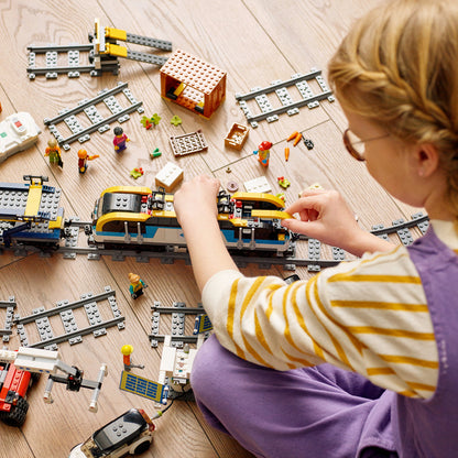 LEGO® City Freight Train - Tàu Hỏa Chở Hàng Điều Khiển Từ Xa - LEGO 60336 - Góc nhìn khác 3