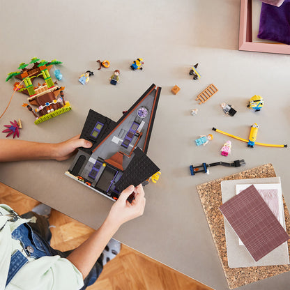 LEGO® Despicable Me 4 Minions and Gru's Family Mansion - Bộ Đồ Chơi Lắp Ráp Biệt Thự Gia Đình Gru - LEGO 75583 - Góc nhìn khác 3