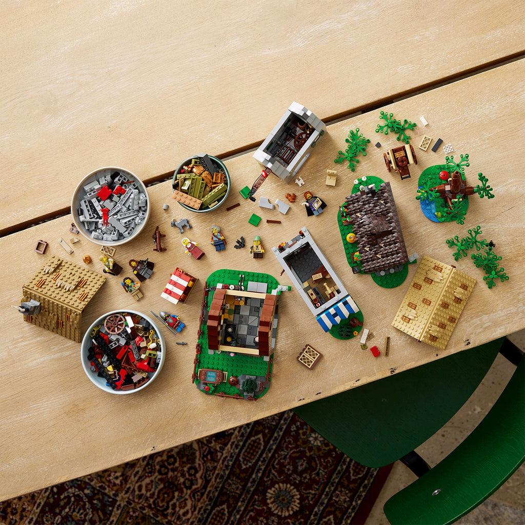 LEGO® ICONS™ Medieval Town Square - Mô hình Quảng trường Trung cổ - LEGO 10332 - Hình ảnh bổ sung 4