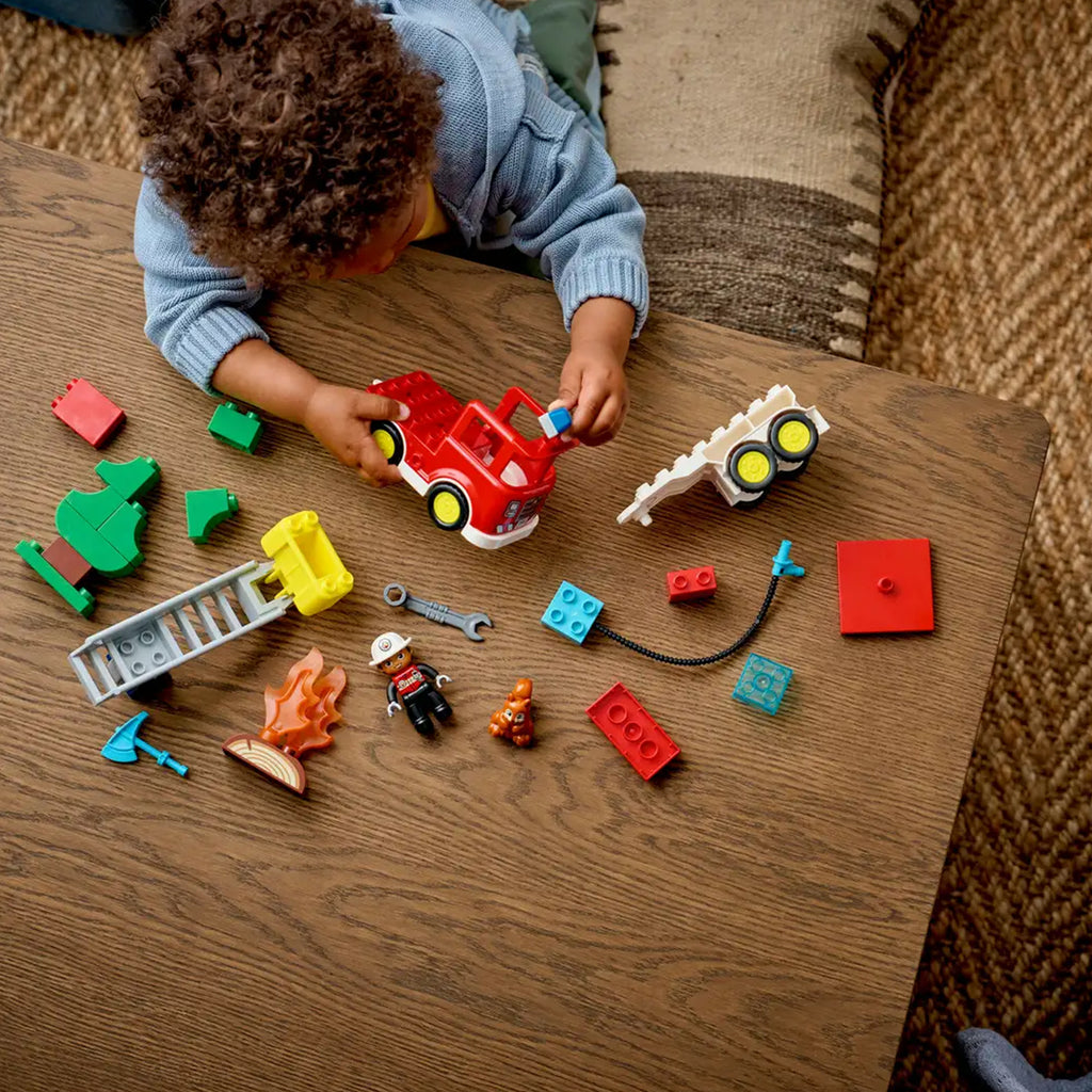 LEGO® DUPLO® Town Fire Truck with Hose and Firefighter - Đồ Chơi Xe Cứu Hỏa Thị Trấn - LEGO 10473 - Hình ảnh bổ sung 4