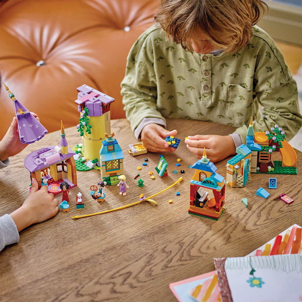 LEGO® Disney™ Rapunzel's Tower & The Snuggly Duckling - Bộ Lắp Ráp Tháp Công Chúa Tóc Mây - LEGO 43241 - Góc nhìn khác 3
