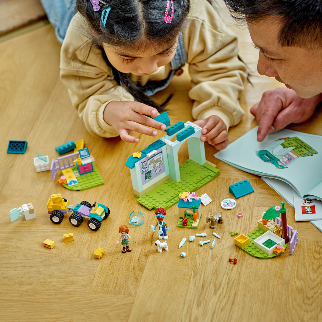 LEGO® Friends™ Farm Animal Vet Clinic (42632) - Bộ Đồ Chơi Phòng Khám Thú Y Trang Trại - LEGO 42632 - Góc nhìn khác 3